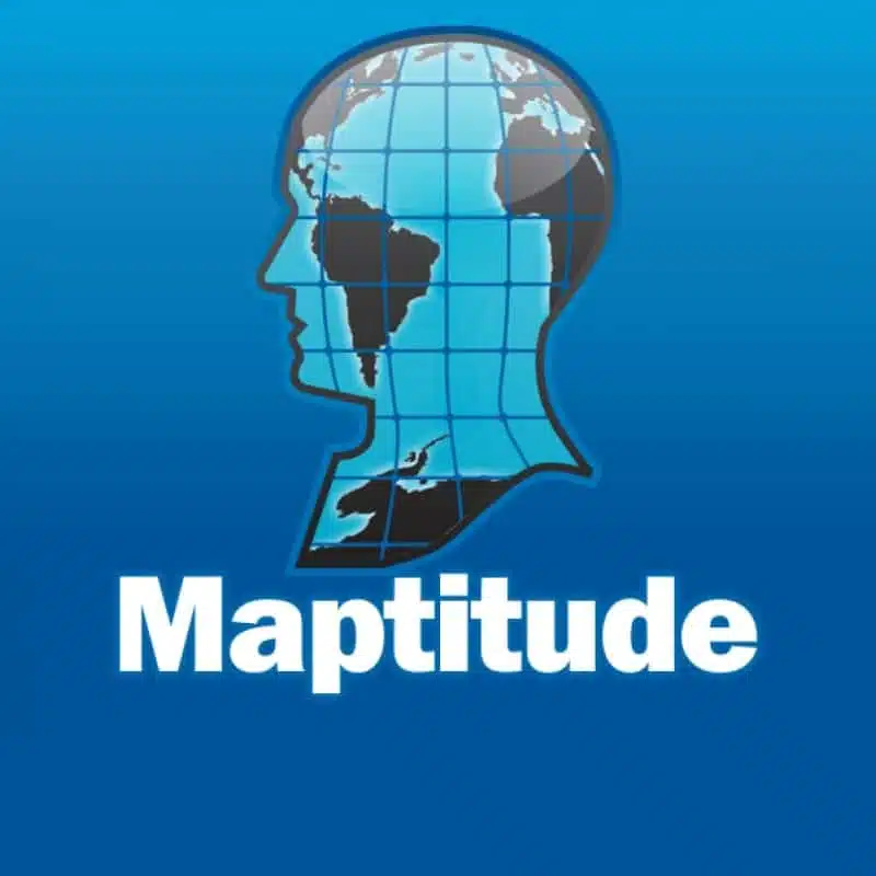 Siluet kepala dengan peta dunia menggambarkan pemikiran geografis. Nama "Maptitude" muncul di bawah, menunjukkan aplikasi terkait peta dan analisis.