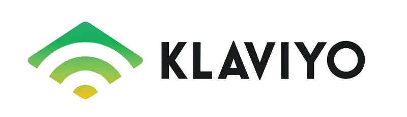 Logo Klaviyo menampilkan simbol gelombang hijau di sebelah kiri, diimbangi dengan tulisan "Klaviyo" yang tegas dan modern, menunjukkan identitas merek layanan pemasaran digital.
