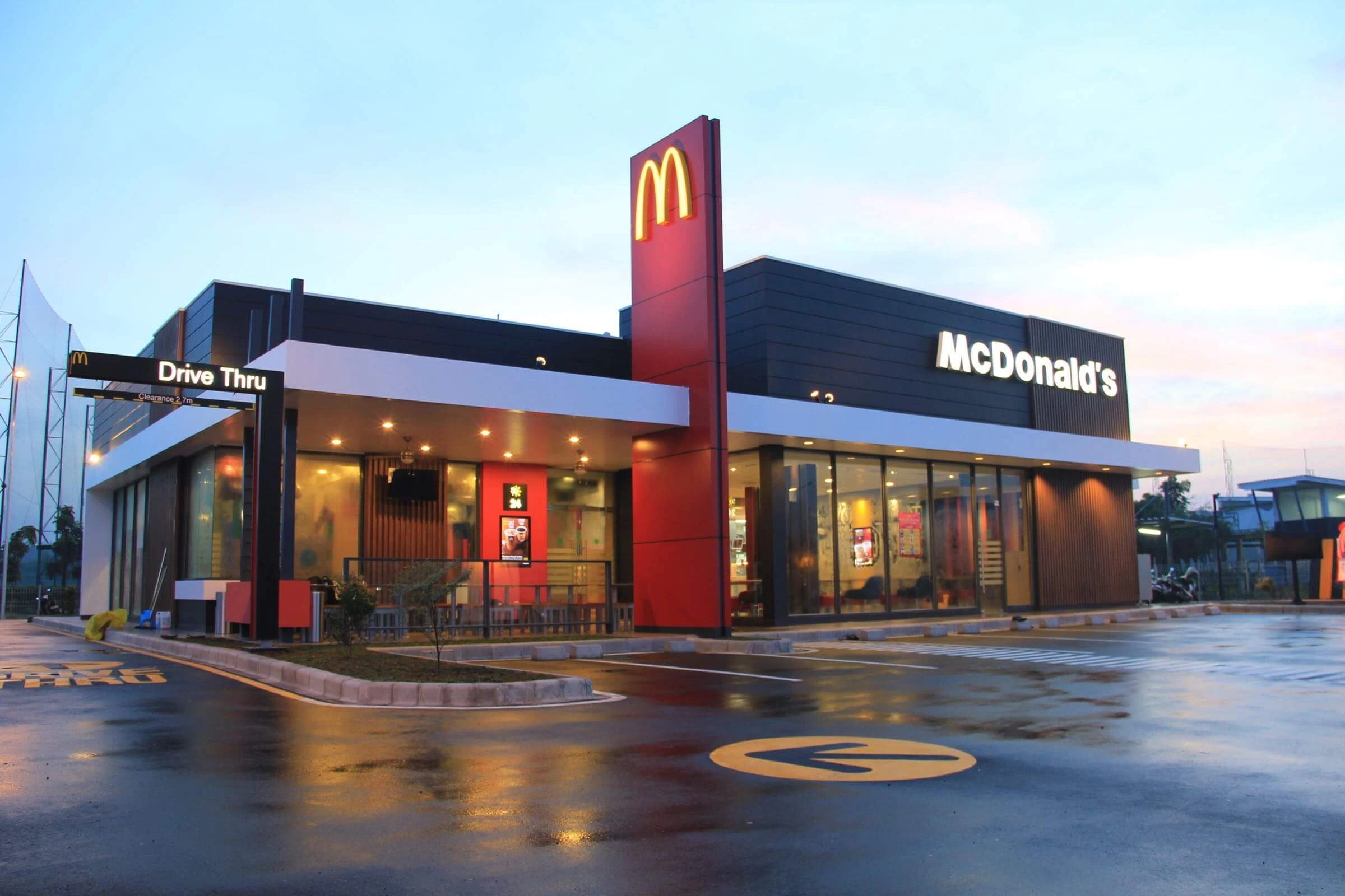 McDonalds_Rebranding adalah