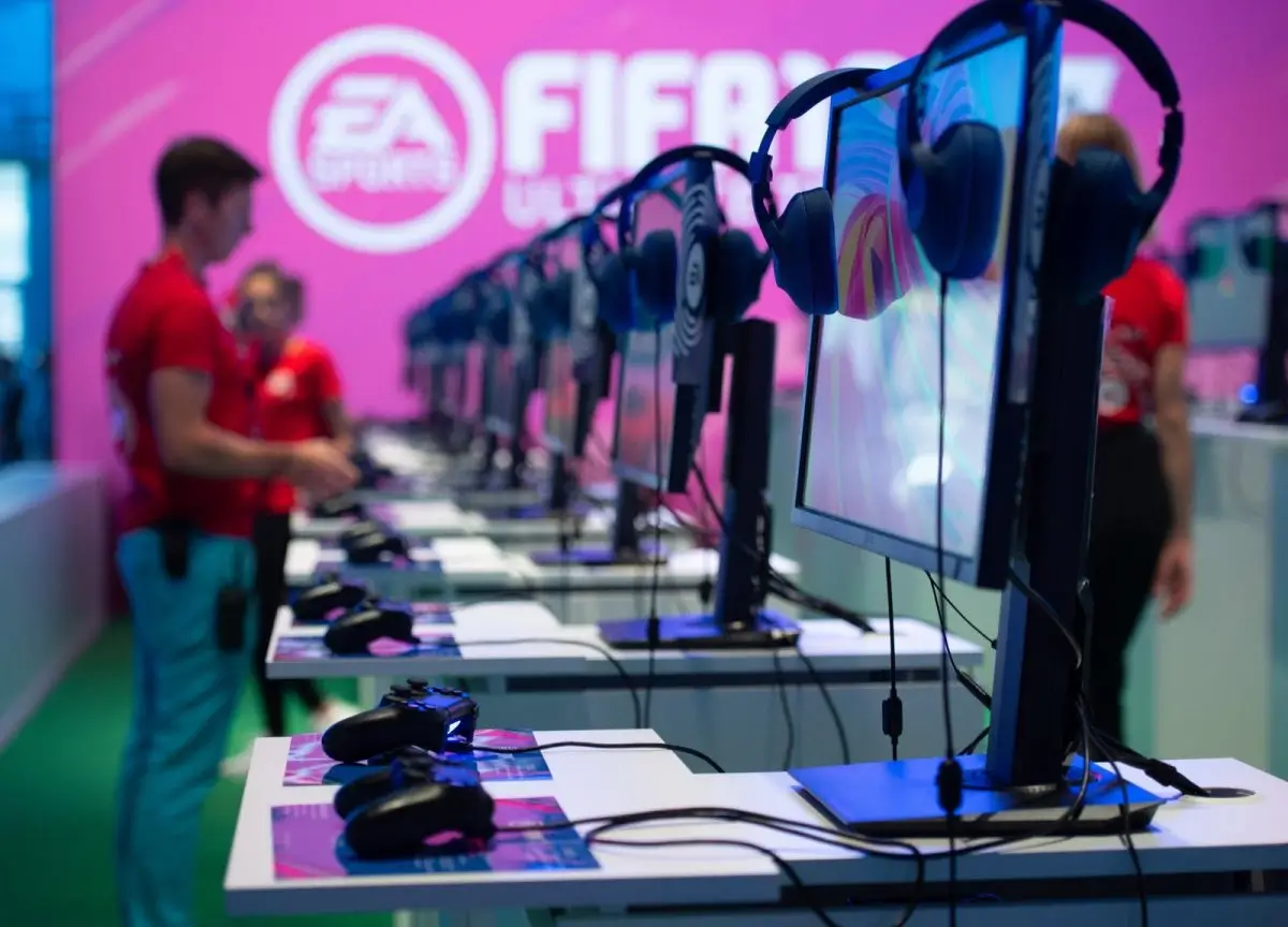 Contoh Event Marketing Sponsor Gaming PC pada Kompetisi Game Contoh Event Marketing Sponsor Gaming PC pada Kompetisi Game