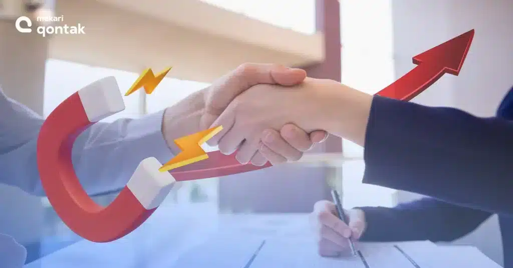 How to Improve Customer Retention Magnet menarik tangan yang bersalaman, menandakan kerjasama. Latar belakang menunjukkan suasana profesional dengan meja dan orang yang menulis.