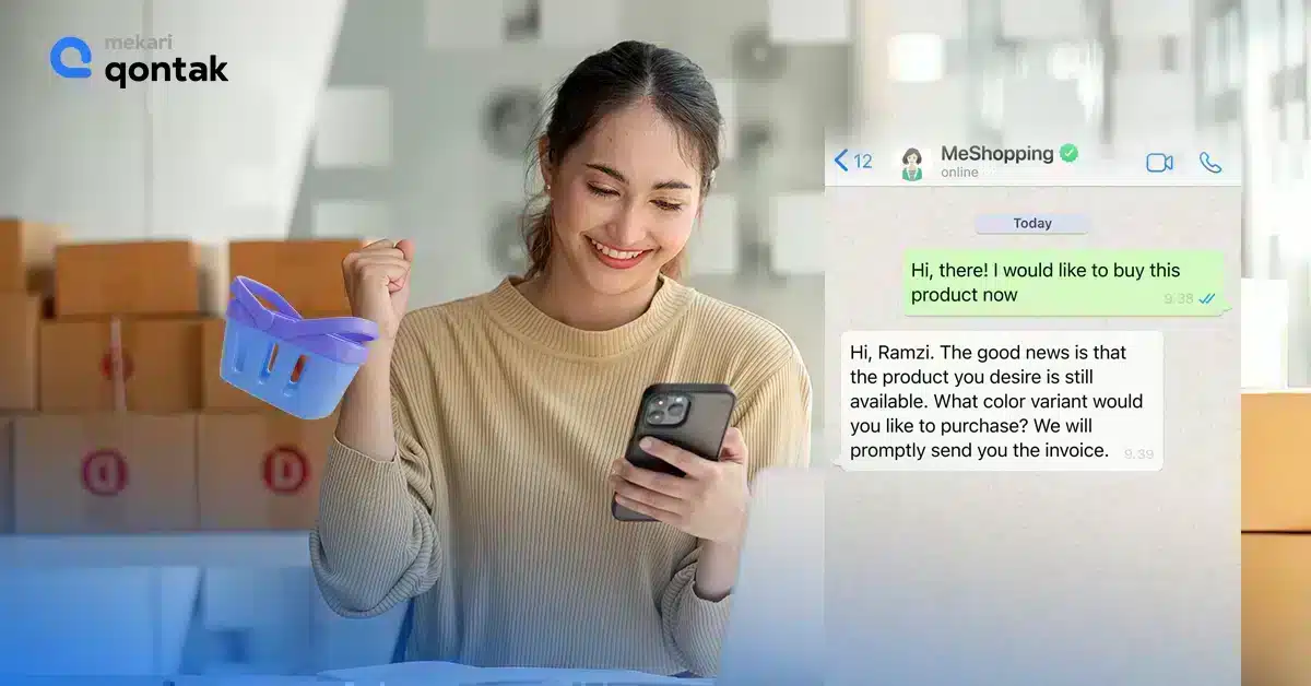 Pengguna ponsel berkomunikasi melalui pesan, menunjukkan keranjang berwarna ungu. Di latar belakang, tumpukan kotak mengindikasikan suasana belanja online.