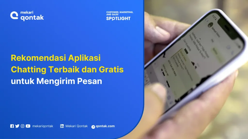 aplikasi-chatting-terbaik-dan-gratis-untuk-mengirim-pesan Sebuah smartphone digunakan untuk mengakses aplikasi chatting, menampilkan rekomendasi terbaik untuk mengirim pesan secara gratis di latar biru.
