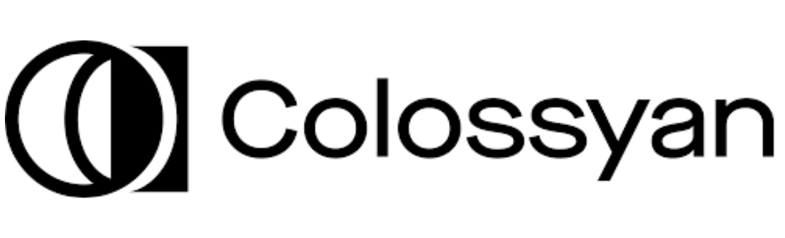Logo Colossyan menampilkan desain minimalis dengan huruf tebal dan bentuk geometris. Ini menciptakan kesan modern dan profesional.