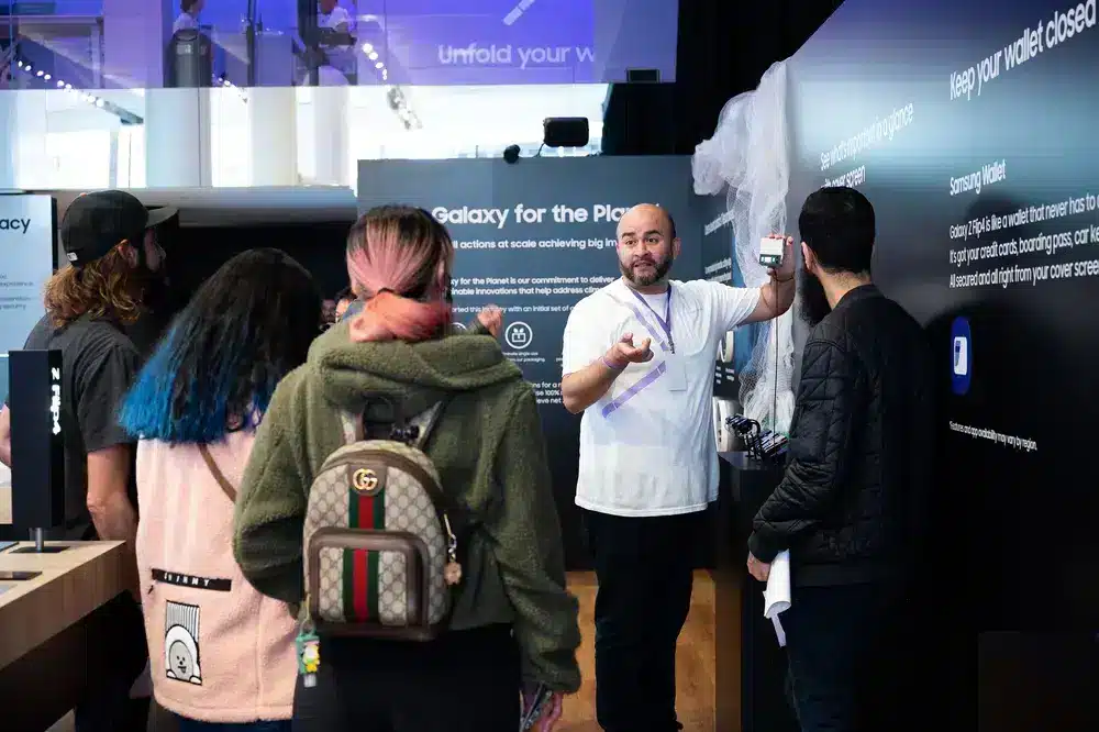 Contoh Penerapan Field Marketing Samsung Galaxy Experience Space Contoh Penerapan Field Marketing Samsung Galaxy Experience Space