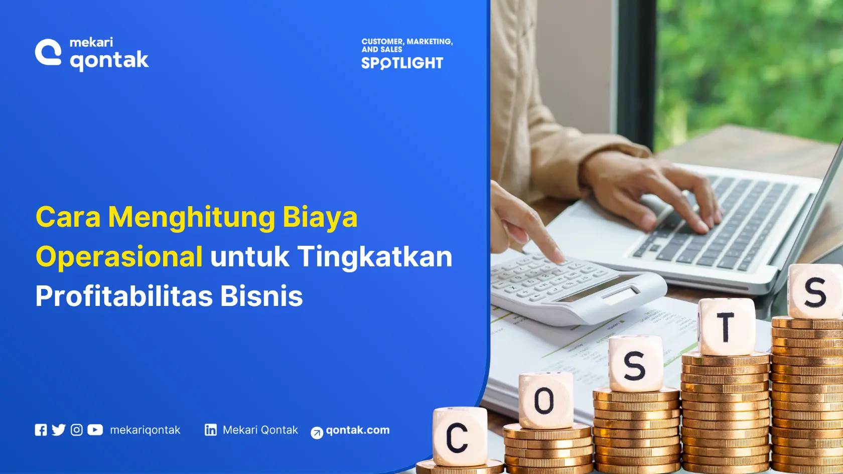 Kalkulator di tangan seseorang digunakan untuk menghitung biaya operasional, sementara laptop dan tumpukan koin menyoroti analisis keuangan untuk meningkatkan profitabilitas bisnis.