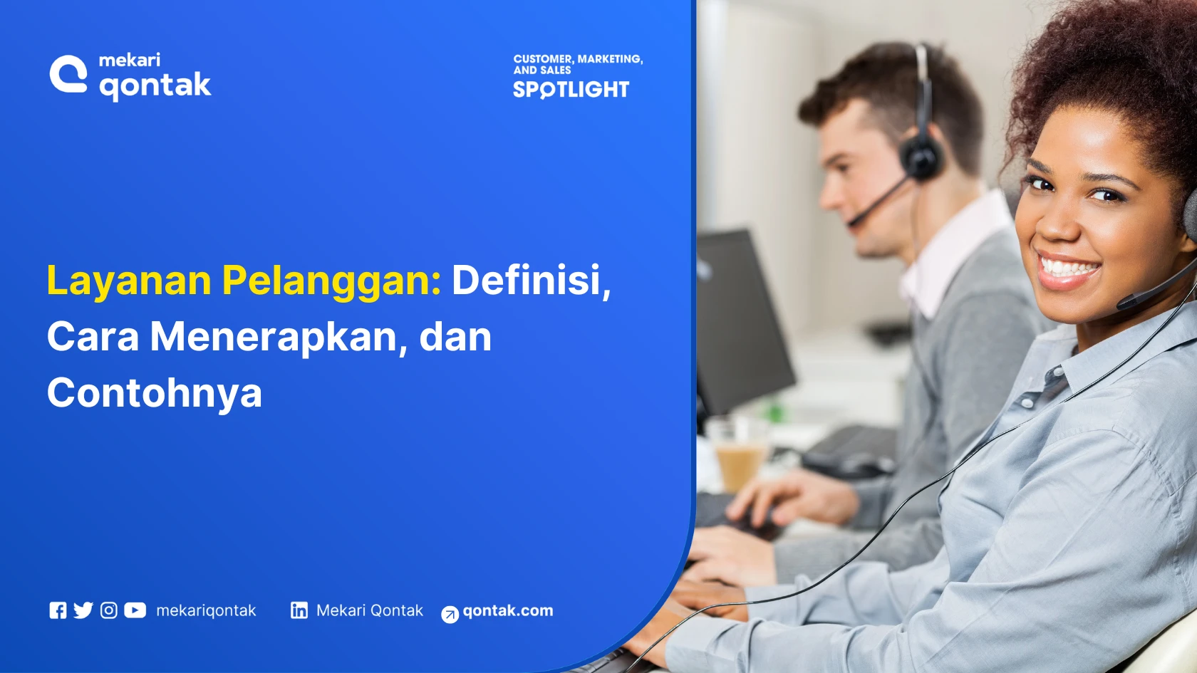 Dua profesional mengenakan headset di depan komputer, fokus pada penyampaian informasi tentang layanan pelanggan dalam lingkungan kerja modern.