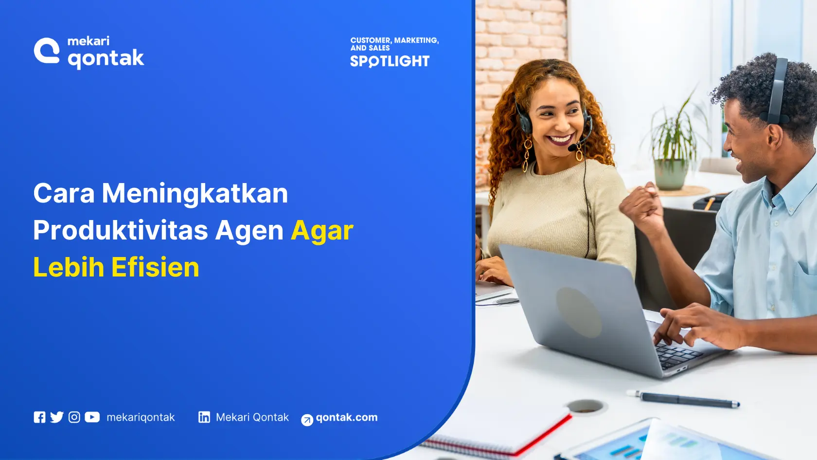 Dua orang profesional berdiskusi di meja kerja dengan laptop terbuka, berfokus pada peningkatan produktivitas agen dalam suasana kerja modern.