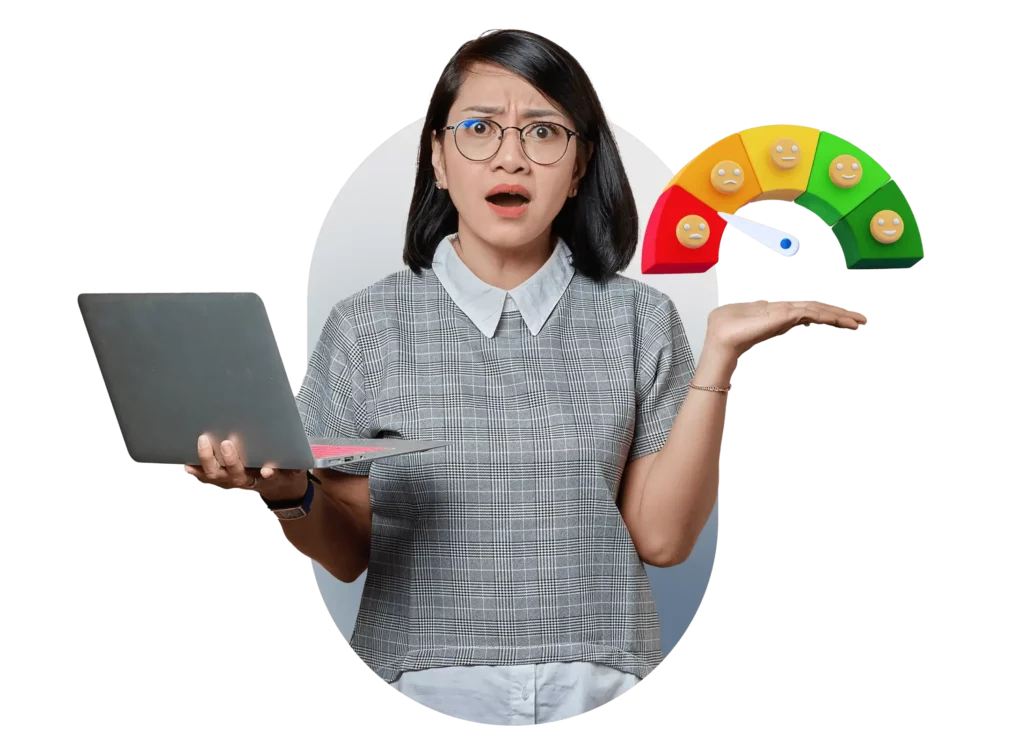 Seorang wanita sedang memegang laptop di tangan kirinya dan tangan kanannya terulur, menunjukkan indikator kepuasan dengan warna cerah di latar belakang hitam.