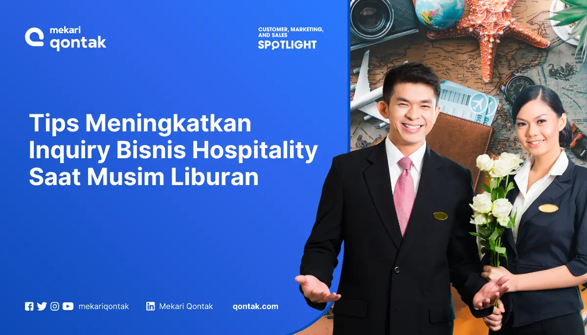 Dua individu berpakaian formal berdiri di depan latar belakang peta dan objek wisata, memperlihatkan tips untuk meningkatkan permintaan di sektor perhotelan.