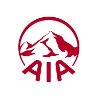 Logo berbentuk lingkaran berwarna merah menampilkan gambar gunung dengan tulisan "AIA" di bawahnya, melambangkan kekuatan dan ketahanan dalam konteks perusahaan asuransi.