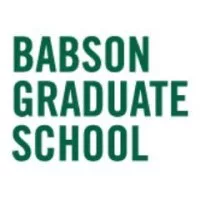 Logo Babson Graduate School menonjol dalam teks hijau, mencerminkan identitas akademis yang berfokus pada pendidikan bisnis dan kewirausahaan, menjadikan institusi ini dikenal.