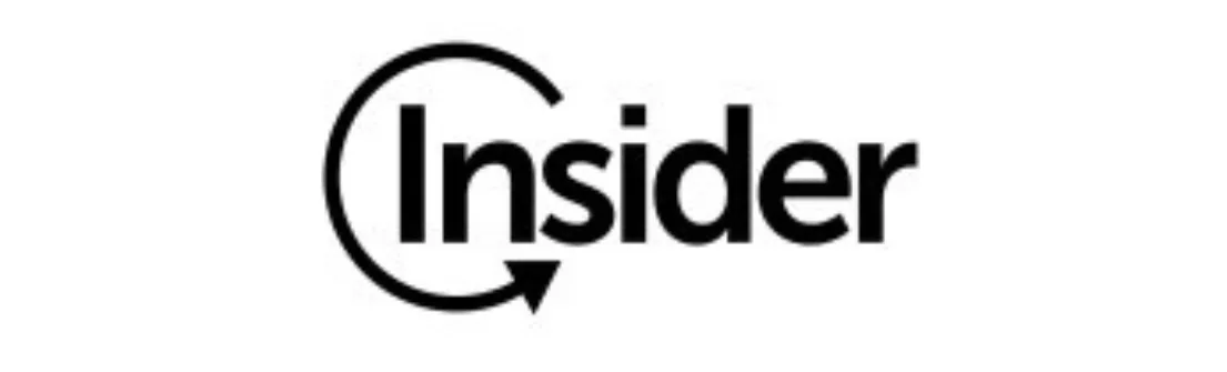 Logo "Insider" terlihat sederhana dengan tulisan hitam dan simbol panah melingkar. Desain ini menciptakan identitas yang modern dan profesional, cocok untuk platform berita.