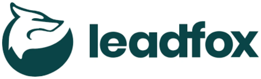 Sebuah logo berwarna hijau tua menampilkan ilustrasi kepala serigala yang menghadap ke kanan, disertai teks "leadfox" di sampingnya, menunjukkan identitas merek yang dinamis.