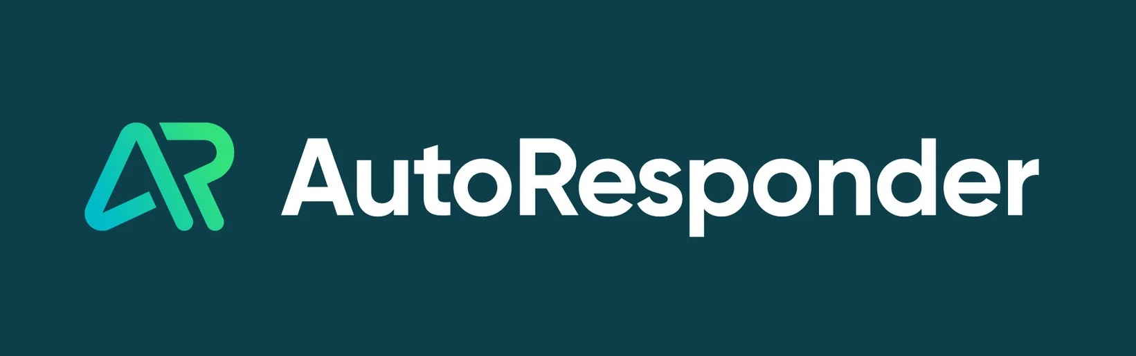 Logo AutoResponder tampil mencolok dengan huruf "AR" berwarna hijau dan biru, mencerminkan layanan otomatisasi email dalam lingkungan digital.