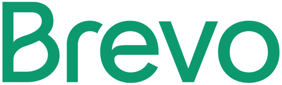 Logo berwarna hijau "Brevo" menonjol, merepresentasikan identitas perusahaan dalam bidang teknologi komunikasi dan pemasaran digital.