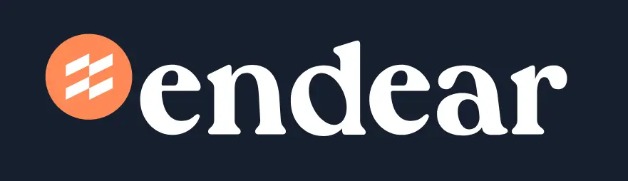 Logo berwarna putih bertuliskan "endear" di latar belakang gelap dengan lingkaran oranye, menciptakan identitas merek yang modern dan menarik.