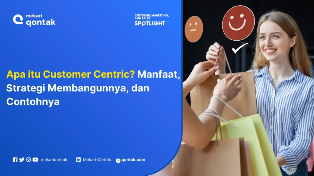 apa-itu-customer-centric-manfaat-strategi-membangunnya-dan-contohnya Seseorang menerima tas belanja dari tangan lain, menandakan konsep pelayanan pelanggan yang baik dalam konteks transaksi. Logo merek terlihat di sudut.
